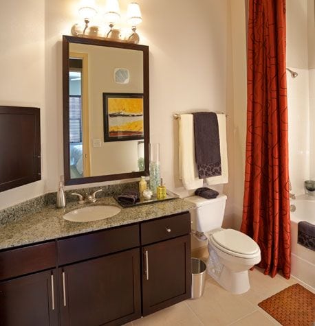 Uptown Dallas - Apartments on The Katy Trail #044 - Bathroom