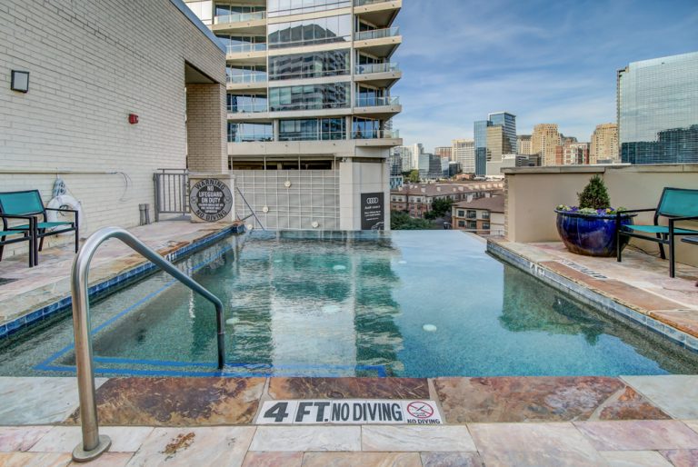 Luxury MidRise Victory Park Apartments The Urban Avenue