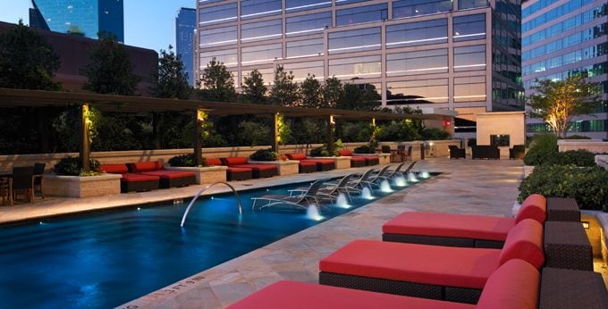 Uptown High Rise Apartments - The Urban Avenue - Urban High-Rise Apartments With Pool Table