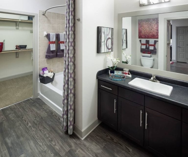 Downtown Dallas - Trinity Groves Apartments #119 - Oversized Bathrooms